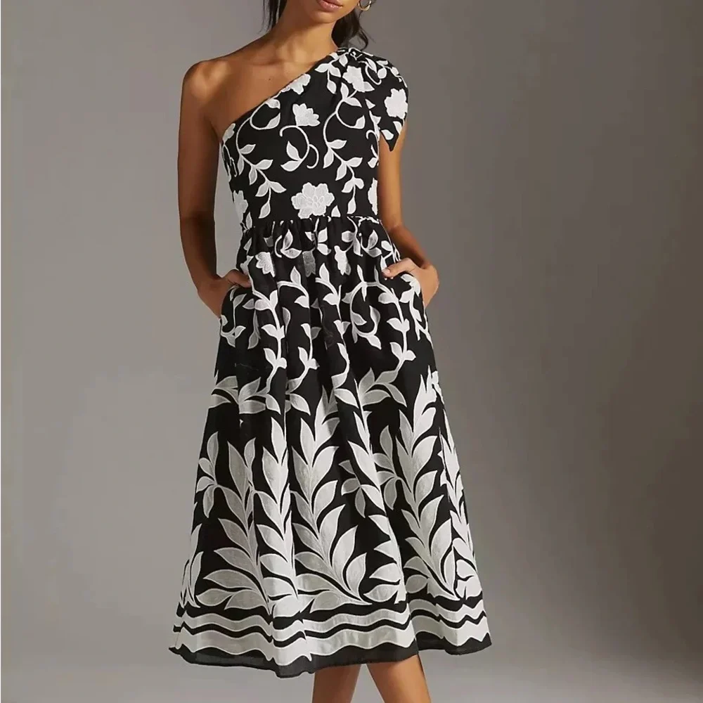 SOLD - EUC Anthropologie Black White Floral Dress - Size 6 - Picture 1 of 10